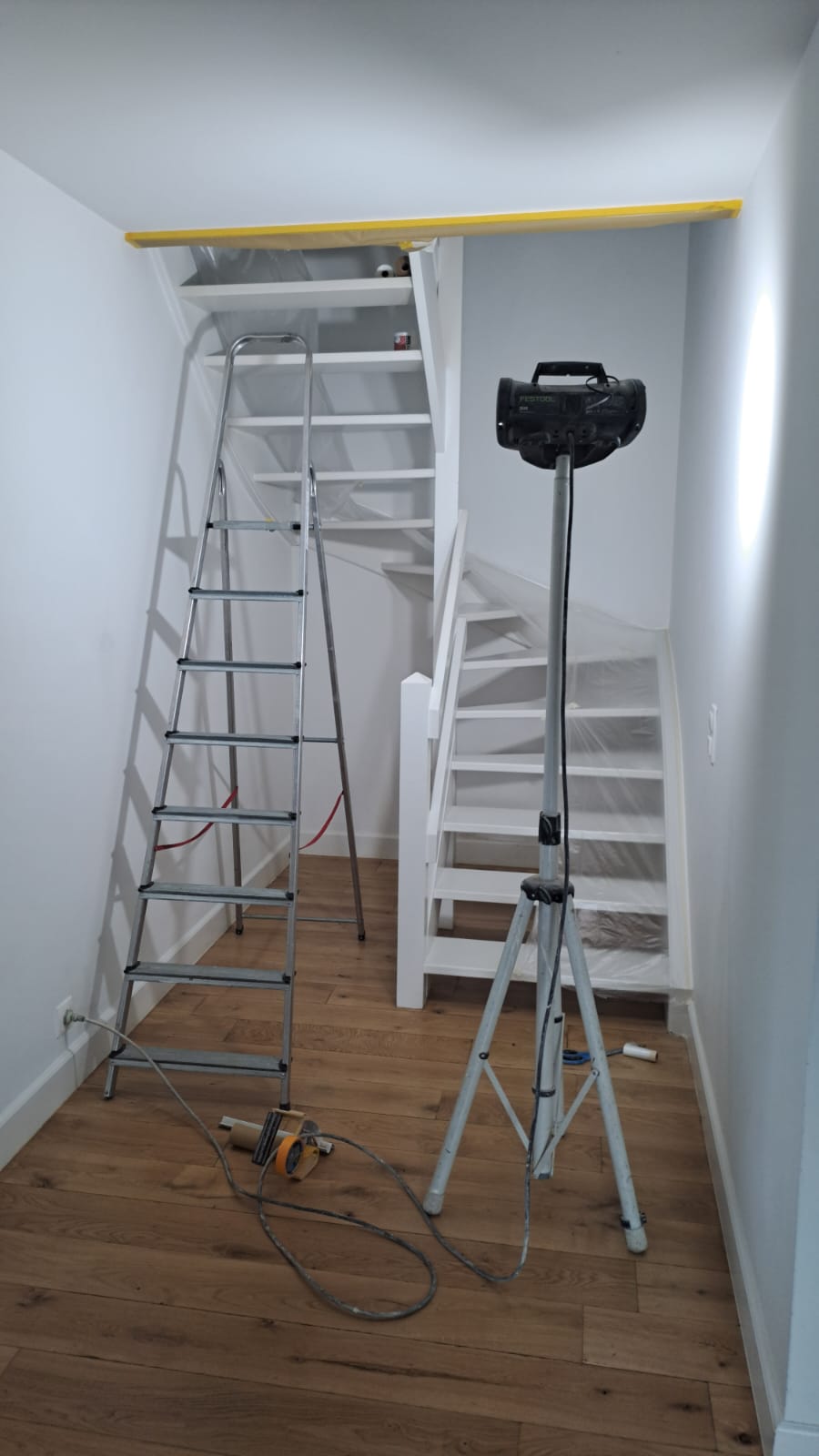 Trap en wanden tijdens de werkzaamheden